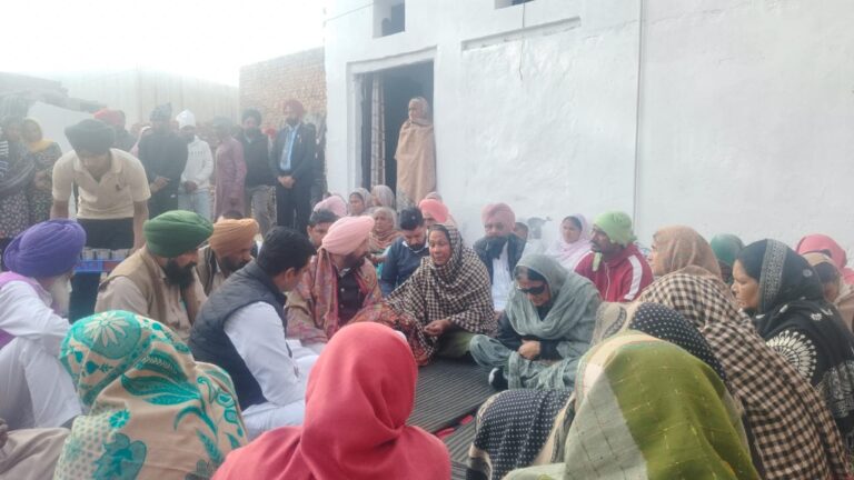 ਪ੍ਰਿੰਸੀਪਲ ਨੇ ਮੰਗੀ ਫੀਸ, ਵਿਦਿਆਰਥਣ ਨੇ ਚੁੱਕਿਆ ਵੱਡਾ ਕਦਮ, ਮਾਪਿਆਂ ਦਾ ਰੋ ਰੋ ਬੁਰਾ ਹਾਲ