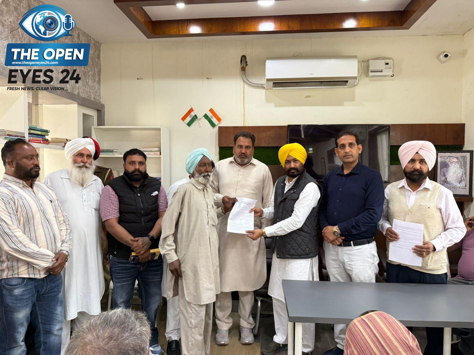 ਵਿਧਾਇਕ ਉੱਗੋਕੇ ਨੇ ਕੱਚੇ ਘਰਾਂ ਨੂੰ ਪੱਕੇ ਕਰਨ ਲਈ ਵੰਡੇ ਮਨਜੂਰੀ ਪੱਤਰ