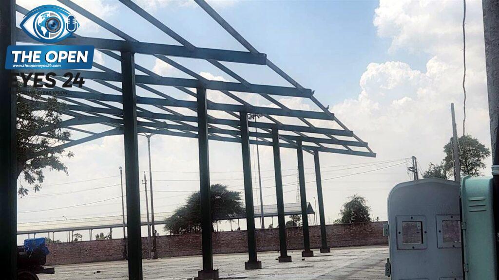 ਭਦੌੜ ਦੇ ਨਾਨਕਸਰ ਰੋੜ ਉੱਪਰ ਬਹੁਤ ਹੀ ਸੁੰਦਰ ਬਣੇ ਸ਼ਹੀਦ ਭਗਤ ਸਿੰਘ ਪਾਰਕ ਦੇ ਅੱਗੇ ਗੰਦਗੀ ਦੇ ਵੱਡੇ- ਵੱਡੇ ਢੇਰ ਲੱਗਣ ਕਾਰਨ ਲੋਕਾਂ ਦਾ ਜਿਉਣਾ ਦੁੱਭਰ ਹੋ ਚੁੱਕਾ ਹੈ ।ਪਿਛਲੇ 10 ਦਿਨਾਂ ਤੋਂ ਪਾਰਕ ਦੀ ਕਟਾਈ ਕਰਕੇ ਮਾਲੀਆਂ ਵੱਲੋਂ ਪੌਦਿਆਂ ਦੀ ਰਹਿੰਦ ਖੂੰਦ ਪਾਰਕ ਦੇ ਬਾਹਰ ਵਾਲੀ ਸਾਈਡ ਤੇ ਢੇਰ ਲਗਾ ਦਿੱਤੇ ਗਏ ਸਨ