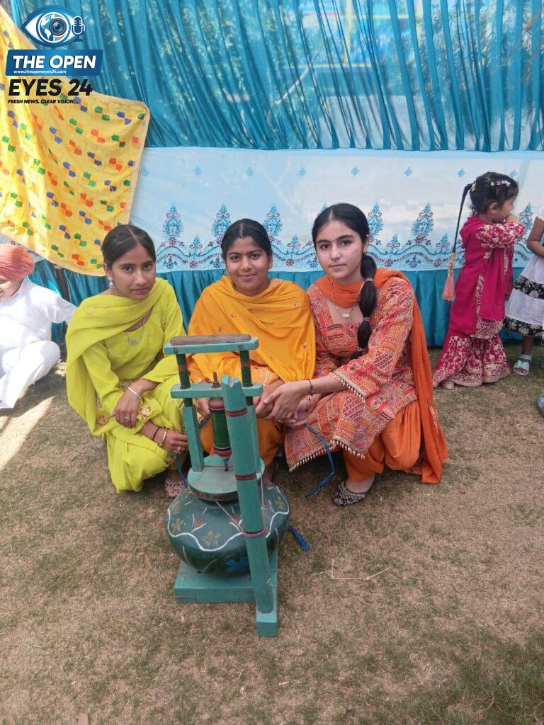 ਕੈਪਸ਼ਨ - ਐੱਸ. ਜੀ. ਐੱਨ. ਇੰਟਰਨੈਸ਼ਨਲ ਸਕੂਲ ਦੀਵਾਨਾ ਵਿਖੇ ਆਪਣੀ ਇੱਕ ਪੇਸ਼ਕਾਰੀ ਦੌਰਾਨ ਨੰਨ੍ਹੇ ਬੱਚੇ।