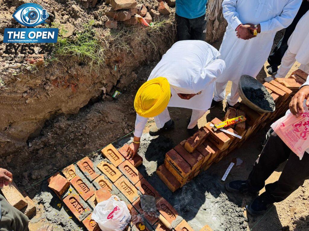 ਵਿਧਾਇਕ ਲਾਭ ਸਿੰਘ ਉੱਗੋਕੇ ਵੱਲੋਂ ਪਿੰਡ ਢਿੱਲਵਾਂ ਵਿਖੇ ਨਵੇਂ ਮੋਘੇ ਦਾ ਉਦਘਾਟਨ; 950 ਏਕੜ ਰਕਬੇ ਨੂੰ ਮਿਲੇਗਾ ਨਹਿਰੀ ਪਾਣੀ