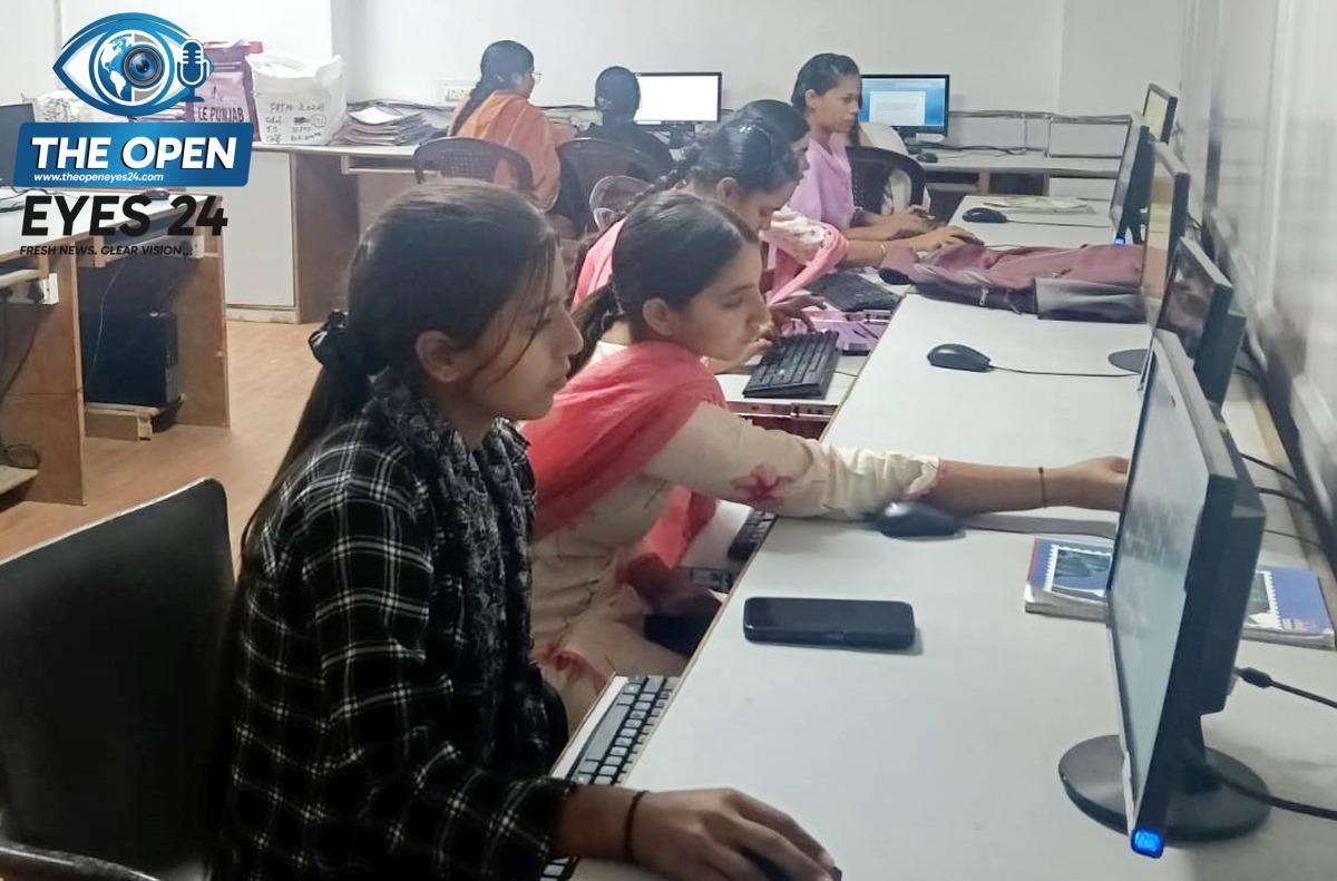 ਐੱਸਐੱਸਡੀ ਕਾਲਜ ਬਰਨਾਲਾ ਵਿਖੇ ਗੂਗਲ ਐਪਸ ਦੀ ਵਰਤੋਂ ਸਬੰਧੀ ਵਿਸ਼ੇਸ਼ ਵਰਕਸ਼ਾਪ ਦਾ ਆਯੋਜਨ