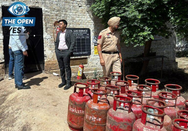  ਐੱਸਡੀਐਮ ਆਯੂਸ਼ ਗੋਇਲ ਵਲੋਂ ਗੈਸ ਏਜੰਸੀ ਦੀ ਅਚਾਨਕ ਚੈਕਿੰਗ