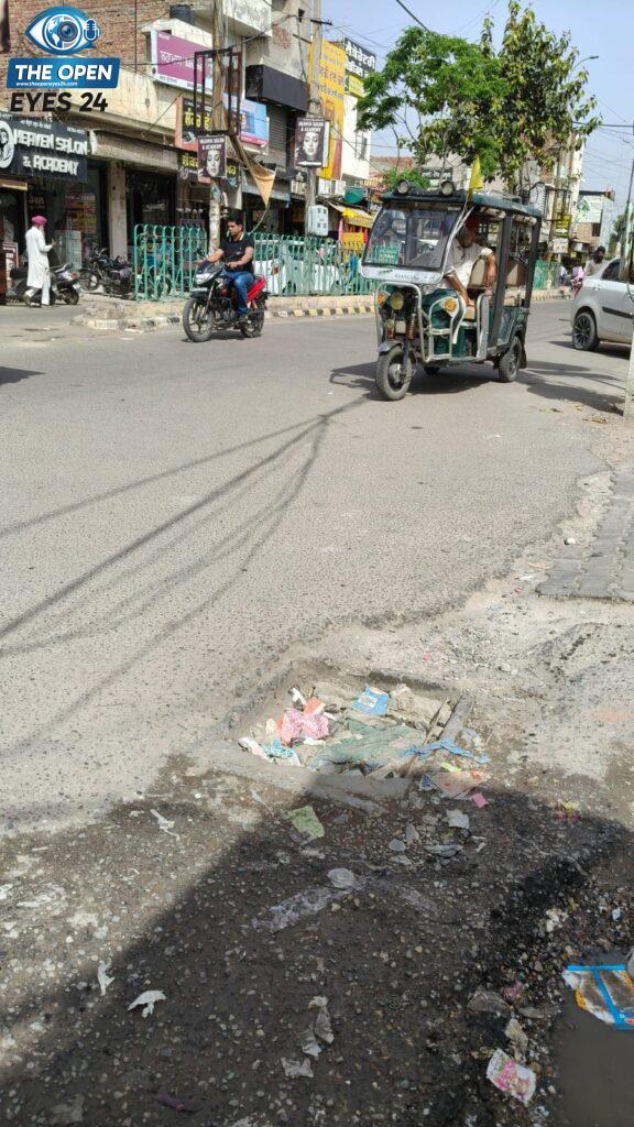 ਫੋਟੋ ਕੈਪਸ਼ਨ: ਬਰਨਾਲਾ ਦੀ ਪ੍ਰੇਮ ਪ੍ਰਧਾਨ ਮਾਰਕੀਟ ਵਿੱਚ ਟੁੱਟੇ ਹੋਏ ਮੇਨ ਹੋਲ ਦੇ ਢੱਕਣ ਦੀ ਫੋਟੋ।