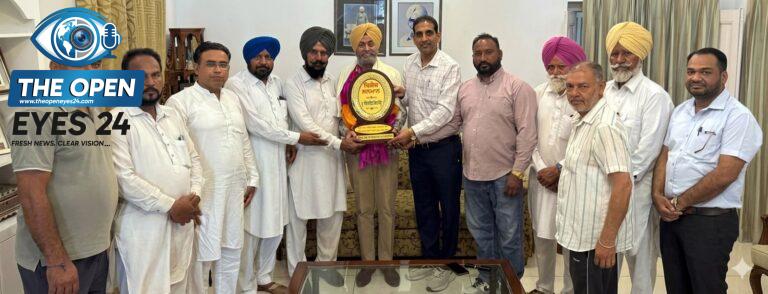 ਭਦੌੜ ਦੇ ਵਿਕਾਸ ਲਈ ਦਰਿਆਦਿਲੀ: ਬੱਸ ਅੱਡੇ ਲਈ ਜ਼ਮੀਨ ਦਾਨ ਕਰਨ ਵਾਲੇ ਪਰਿਵਾਰ ਦਾ ਨਗਰ ਕੌਂਸਲ ਵੱਲੋਂ ਵਿਸ਼ੇਸ਼ ਸਨਮਾਨ