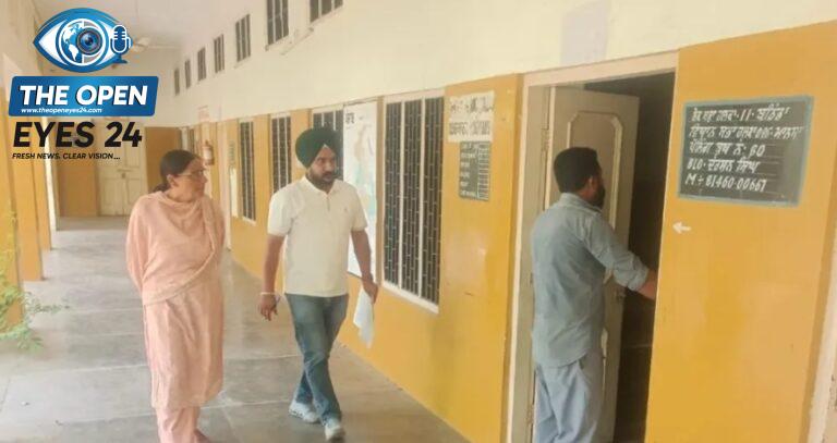 ਫੋਟੋ ਕੈਪਸ਼ਨ: ਨਗਰ ਕੌਂਸਲ ਅਤੇ ਨਗਰ ਪੰਚਾਇਤ ਚੋਣਾਂ ਦੇ ਮੱਦੇਨਜ਼ਰ ਪੋਲਿੰਗ ਬੂਥਾਂ ਦਾ ਨਿਰੀਖਣ ਕਰਕੇ ਪ੍ਰਬੰਧਾਂ ਦਾ ਜਾਇਜ਼ਾ ਲੈਂਦੇ ਹੋਏ ਪ੍ਰਸ਼ਾਸਨਿਕ ਅਧਿਕਾਰੀ।