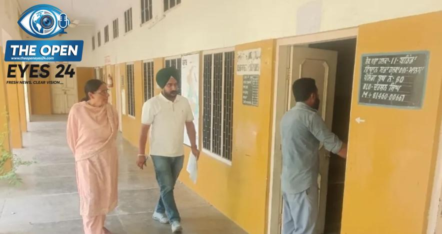 ਫੋਟੋ ਕੈਪਸ਼ਨ: ਨਗਰ ਕੌਂਸਲ ਅਤੇ ਨਗਰ ਪੰਚਾਇਤ ਚੋਣਾਂ ਦੇ ਮੱਦੇਨਜ਼ਰ ਪੋਲਿੰਗ ਬੂਥਾਂ ਦਾ ਨਿਰੀਖਣ ਕਰਕੇ ਪ੍ਰਬੰਧਾਂ ਦਾ ਜਾਇਜ਼ਾ ਲੈਂਦੇ ਹੋਏ ਪ੍ਰਸ਼ਾਸਨਿਕ ਅਧਿਕਾਰੀ।