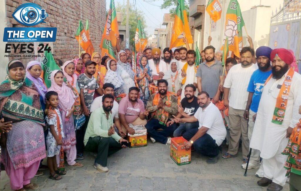  ਨਗਰ ਕੌਂਸਲ ਚੋਣਾਂ ਭਦੌੜ ਦੇ ਵਾਰਡ ਨੰਬਰ 10 ਤੋਂ ਭਾਰਤੀ ਜਨਤਾ ਪਾਰਟੀ ਦੇ ਉਮੀਦਵਾਰ ਨੇਬਲਜੀਤ ਸਿੰਘ ਘਾਰੂ-ਹਨੀ ਨੂੰ ਚੋਣ ਪ੍ਰਚਾਰ ਦੌਰਾਨ ਵਾਰਡ ਵਾਸੀਆਂ ਵੱਲੋਂ ਭਰਵਾਂ ਸਮਰਥਨ ਮਿਲ ਰਿਹਾ ਹੈ। ਵਾਰਡ ਨੰਬਰ 10 ਦੇ ਵਸਨੀਕਾਂ ਵੱਲੋਂ ਉਮੀਦਵਾਰ ਨੇਬਲਜੀਤ ਸਿੰਘ ਘਾਰੂ-ਹਨੀ ਦੀ ਸਾਦਗੀ, ਸਿੱਖਿਆ ਅਤੇ ਸਮਾਜ ਸੇਵਾ ਦੀ ਭਾਵਨਾ ਨੂੰ ਵੇਖਦਿਆਂ