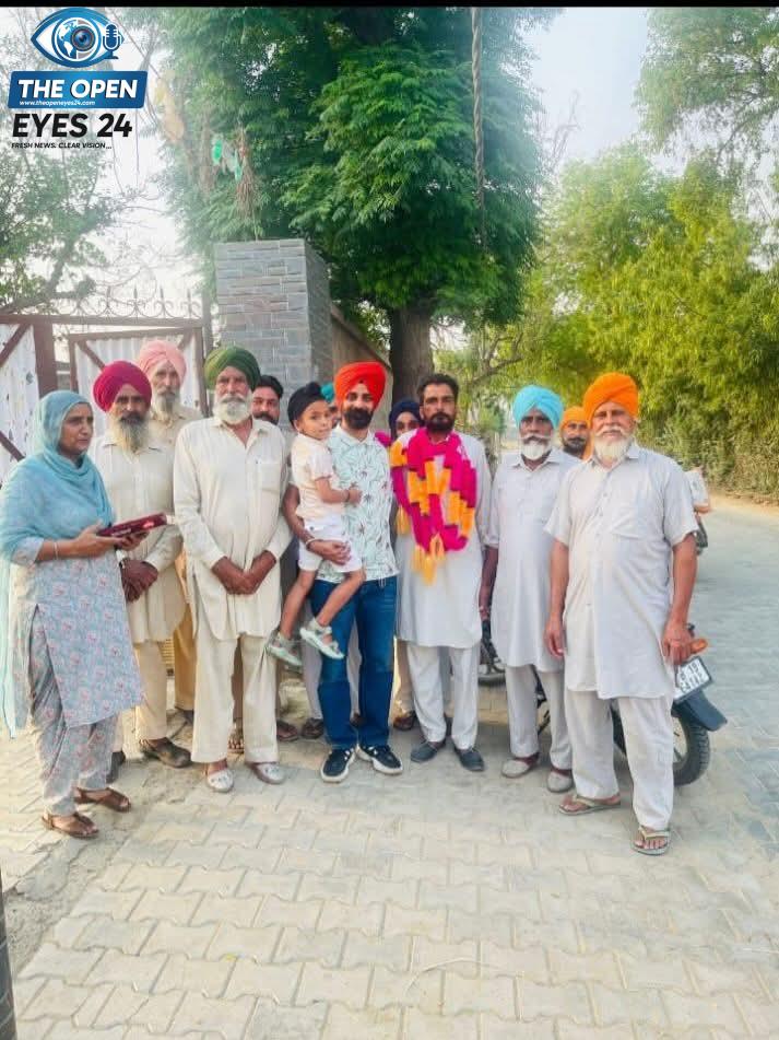ਫੋਟੋ ਕੈਪਸ਼ਨ: ਨਿਰਮਲ ਸਿੰਘ ਨਿੰਮਾ ਨੂੰ ਸੀਨੀਅਰ ਮੀਤ ਪ੍ਰਧਾਨ ਬਣਨ 'ਤੇ ਸਨਮਾਨਿਤ ਕਰਦੇ ਹੋਏ ਸੋਸਾਇਟੀ ਦੇ ਮੈਂਬਰ ਅਤੇ ਹੋਰ ਪਤਵੰਤੇ ਸੱਜਣ।