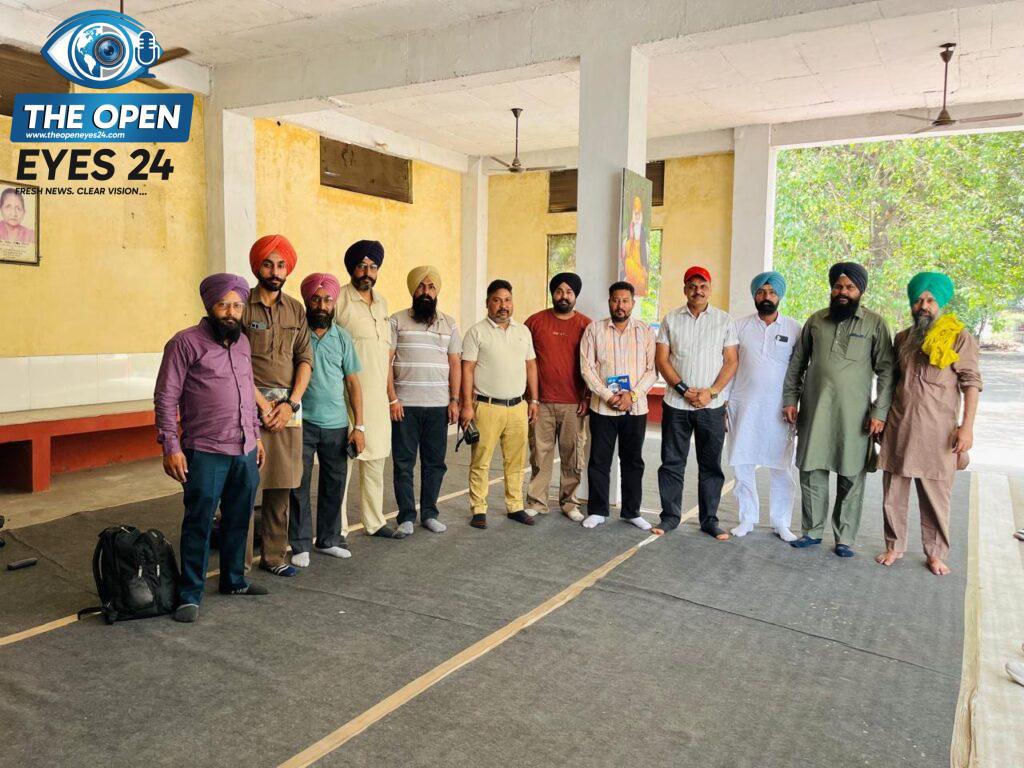 ਫੋਟੋ ਕੈਪਸ਼ਨ: ਲੁਧਿਆਣਾ ਡਿਪੂ ਵਿਖੇ ਪੰਜਾਬ ਰੋਡਵੇਜ਼ ਪਨਬਸ ਅਤੇ ਪੀ.ਆਰ.ਟੀ.ਸੀ. ਯੂਨੀਅਨ ਦੇ ਮੁਲਾਜ਼ਮ ਆਗਾਮੀ ਹੜਤਾਲ ਦੀ ਰਣਨੀਤੀ ਤਿਆਰ ਕਰਦੇ ਹੋਏ।
