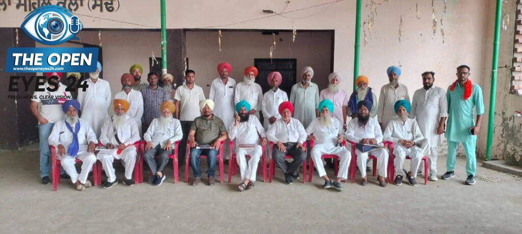 (ਕੈਪਸ਼ਨ) ਮਹਿਲ ਕਲਾਂ ਵਿੱਚ ਪੰਜਾਬ ਸੰਭਾਲੋ ਮੁਹਿੰਮ ਤਹਿਤ ਬਸਪਾ ਆਗੂ ਸੈਕਟਰ ਅਤੇ ਬੂਥ ਪੱਧਰ ਦਾ ਢਾਂਚਾ ਮਜ਼ਬੂਤ ਕਰਨ ਸਬੰਧੀ ਮੀਟਿੰਗ ਕਰਦੇ ਹੋਏ।