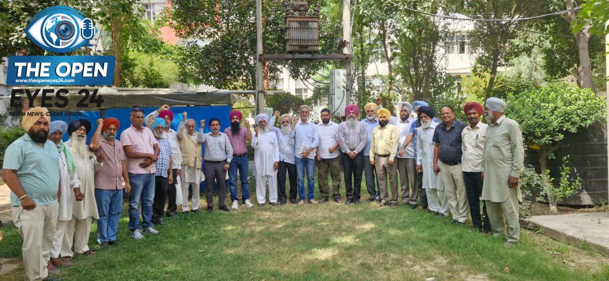 ਕਰਮਚਾਰੀਆਂ ਅਤੇ ਪੈਨਸ਼ਨਰਾਂ ਨੇ ਸਰਕਾਰ ਖ਼ਿਲਾਫ਼ ਖੋਲ੍ਹਿਆ ਮੋਰਚਾ, ਖਜ਼ਾਨਾ ਦਫ਼ਤਰਾਂ ਅੱਗੇ ਚੌਵੀ ਜੂਨ ਨੂੰ ਜ਼ਿਲ੍ਹਾ ਪੱਧਰੀ ਰੋਸ਼ ਪ੍ਰਦਰਸ਼ਨ ਅਤੇ ਸਤਾਰਾਂ ਜੁਲਾਈ ਨੂੰ ਮੋਹਾਲੀ ਵਿਖੇ ਹੋਵੇਗੀ ਮਹਾਰੈਲੀ