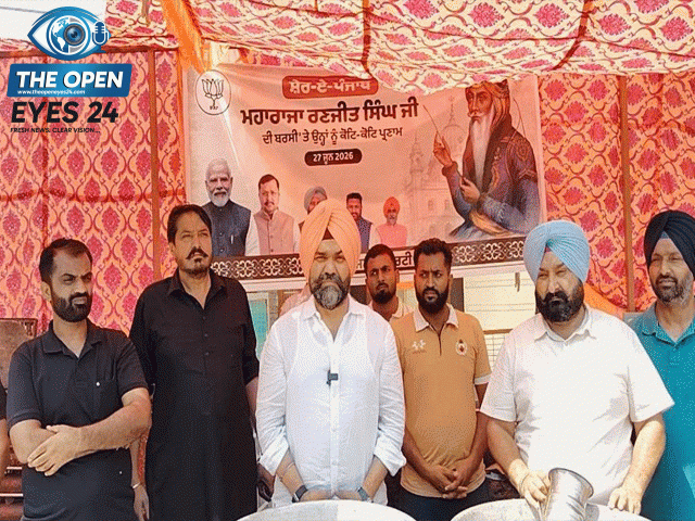 ਡੇਰਾਬੱਸੀ ਵਿਖੇ ਮਹਾਰਾਜਾ ਰਣਜੀਤ ਸਿੰਘ ਦੀ ਬਰਸੀ ਮੌਕੇ ਲਗਾਈ ਗਈ ਛਬੀਲ ਦੌਰਾਨ ਰਾਹਗੀਰਾਂ ਨੂੰ ਮਿੱਠਾ ਜਲ ਅਤੇ ਪ੍ਰਸਾਦ ਵਰਤਾਉਂਦੇ ਹੋਏ ਭਾਜਪਾ ਆਗੂ ਗੁਰਦਰਸ਼ਨ ਸਿੰਘ ਸੈਣੀ, ਹਰਦੀਪ ਸਿੰਘ ਸੈਣੀ ਅਤੇ ਹੋਰ ਪਤਵੰਤੇ ਸੱਜਣ।