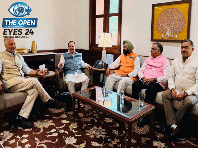 ਨਵੀਂ ਦਿੱਲੀ ਵਿਖੇ ਰਾਜ ਸਭਾ ਮੈਂਬਰ ਵਜੋਂ ਸਹੁੰ ਚੁੱਕਣ ਤੋਂ ਬਾਅਦ ਭਾਰਤੀ ਜਨਤਾ ਪਾਰਟੀ ਦੇ ਕੌਮੀ ਪ੍ਰਧਾਨ ਜੇਪੀ ਨੱਢਾ, ਪੰਜਾਬ ਭਾਜਪਾ ਦੇ ਸੂਬਾ ਪ੍ਰਧਾਨ ਕੇਵਲ ਸਿੰਘ ਢਿੱਲੋਂ ਅਤੇ ਸਾਬਕਾ ਸੂਬਾ ਪ੍ਰਧਾਨ ਸੁਨੀਲ ਜਾਖੜ ਨਾਲ ਮੁਲਾਕਾਤ ਕਰਦੇ ਹੋਏ ਨਵ-ਨਿਯੁਕਤ ਸੰਸਦ ਮੈਂਬਰ ਤਰੁਣ ਚੁੱਘ।