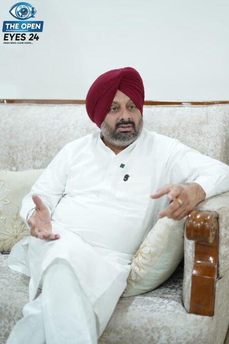 ਬਰਨਾਲਾ ਵਿਖੇ ਪੱਤਰਕਾਰਾਂ ਨਾਲ ਗੱਲਬਾਤ ਕਰ ਦੇ ਹੋਏ ਵਿਧਾਇਕ ਕੁਲਦੀਪ ਸਿੰਘ ਕਾਲਾ ਢਿੱਲੋਂ।
