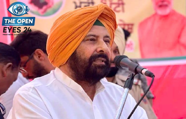 ਬਰਨਾਲਾ ਵਿਖੇ ਪਾਰਟੀ ਵਰਕਰਾਂ ਨਾਲ ਵਿਸ਼ੇਸ਼ ਬੈਠਕ ਦੌਰਾਨ ਸਿਆਸੀ ਸਥਿਤੀ ਅਤੇ ਸੰਗਠਨ ਦੀ ਮਜ਼ਬੂਤੀ ਬਾਰੇ ਚਰਚਾ ਕਰਦੇ ਹੋਏ ਪੰਜਾਬ ਭਾਜਪਾ ਦੇ ਆਗੂ।