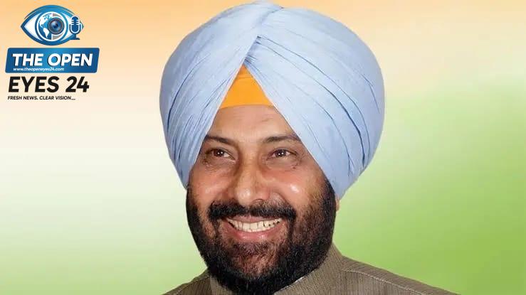 ਬਰਨਾਲਾ ਵਿਖੇ ਪਾਰਟੀ ਵਰਕਰਾਂ ਨਾਲ ਵਿਸ਼ੇਸ਼ ਬੈਠਕ ਦੌਰਾਨ ਸਿਆਸੀ ਸਥਿਤੀ ਅਤੇ ਸੰਗਠਨ ਦੀ ਮਜ਼ਬੂਤੀ ਬਾਰੇ ਚਰਚਾ ਕਰਦੇ ਹੋਏ ਪੰਜਾਬ ਭਾਜਪਾ ਦੇ ਆਗੂ।
