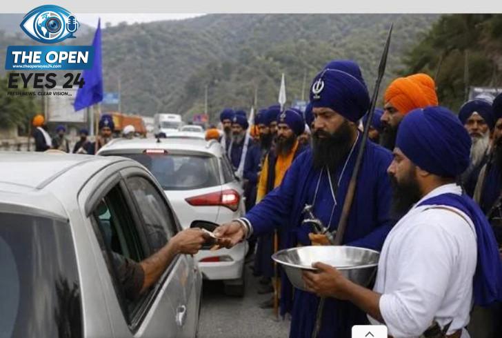 : ਕੀਰਤਪੁਰ-ਮਨਾਲੀ ਰਾਸ਼ਟਰੀ ਮਾਰਗ ‘ਤੇ ਹਿਮਾਚਲ ਸਰਕਾਰ ਵਿਰੁੱਧ ਰੋਸ ਪ੍ਰਦਰਸ਼ਨ ਕਰਦੇ ਹੋਏ ਅਤੇ ਅਗਲੀ ਰਣਨੀਤੀ ਦਾ ਐਲਾਨ ਕਰਦੇ ਹੋਏ ਨਿਹੰਗ ਸਿੰਘ।