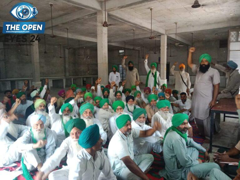 ਸ਼ਹਿਣਾ ਦੇ ਗੁਰਦੁਆਰਾ ਸਾਹਿਬ ਵਿਖੇ ਮਹੀਨਾਵਾਰ ਮੀਟਿੰਗ ਦੌਰਾਨ ਇਕੱਤਰ ਹੋ ਕੇ ਵੱਖ-ਵੱਖ ਜਨਤਕ ਮੁੱਦਿਆਂ 'ਤੇ ਰਣਨੀਤੀ ਤਿਆਰ ਕਰਦੇ ਹੋਏ ਭਾਰਤੀ ਕਿਸਾਨ ਯੂਨੀਅਨ ਡਕੌਂਦਾ ਦੇ ਅਹੁਦੇਦਾਰ ਅਤੇ ਕਿਸਾਨ ਆਗੂ।