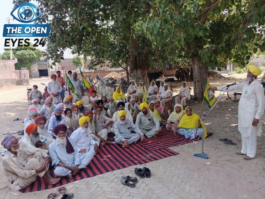 ਪਿੰਡ ਠੁੱਲੀਵਾਲ ਵਿਖੇ ਚੰਡੀਗੜ੍ਹ ਧਰਨੇ ਦੀ ਤਿਆਰੀ ਸਬੰਧੀ ਮੀਟਿੰਗ ਨੂੰ ਸੰਬੋਧਨ ਕਰਦੇ ਹੋਏ ਕਿਸਾਨ ਆਗੂ।