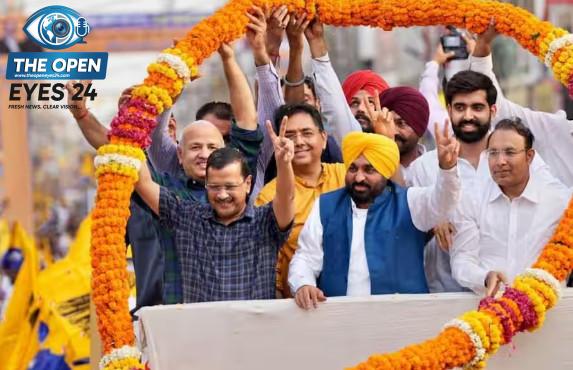 ਜਾਅਲੀ ਵੀਡੀਓ ਦੇ ਵਿਰੋਧ ਵਿੱਚ ਸੜਕਾਂ 'ਤੇ ਉਤਰ ਕੇ ਜ਼ੋਰਦਾਰ ਨਾਅਰੇਬਾਜ਼ੀ ਕਰਦੇ ਹੋਏ ਆਮ ਆਦਮੀ ਪਾਰਟੀ ਦੇ ਆਗੂ ਅਤੇ ਵਰਕਰ।