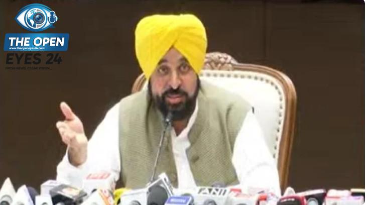 ਤਨਖਾਹਾਂ ਵਿੱਚ ਕੀਤੀ ਗਈ ਵੱਡੀ ਕਟੌਤੀ ਦੇ ਵਿਰੋਧ ਵਿੱਚ ਪੰਜਾਬ ਸਰਕਾਰ ਅਤੇ ਅਫ਼ਸਰਸ਼ਾਹੀ ਖਿਲਾਫ਼ ਜ਼ੋਰਦਾਰ ਨਾਅਰੇਬਾਜ਼ੀ ਕਰਦੇ ਹੋਏ ਭੜਕੇ ਹੋਏ ਦਫ਼ਤਰੀ ਮੁਲਾਜ਼ਮ।
