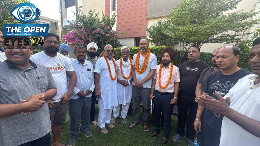 ਵੈਸਟ ਸਿਟੀ ਕਾਲੋਨੀ ਸੁਸਾਇਟੀ ਦਾ ਗਠਨ ਕਰਨ ਅਤੇ ਨਵੀਂ ਕਮੇਟੀ ਦੀ ਚੋਣ ਕਰਨ ਸਮੇਂ ਇਕੱਠੇ ਹੋਏ ਕਾਲੋਨੀ ਨਿਵਾਸੀ ਅਤੇ ਨਵ-ਨਿਯੁਕਤ ਅਹੁਦੇਦਾਰ।