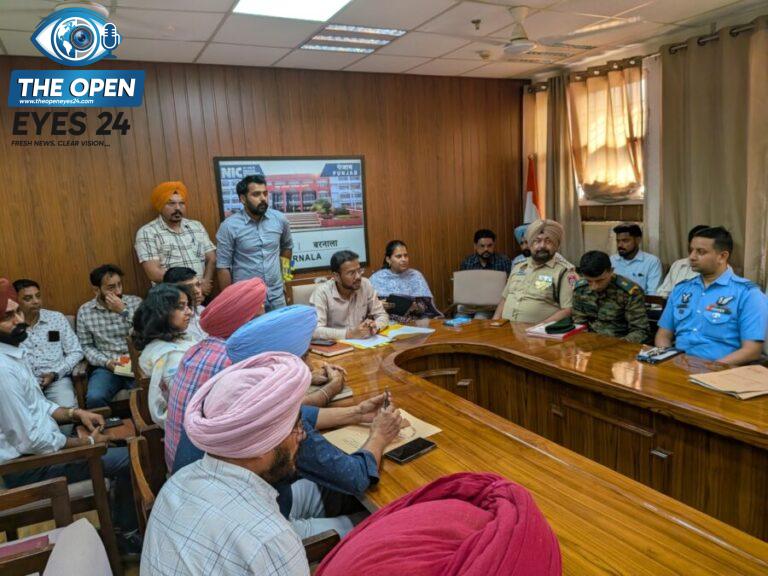 ਹੜ੍ਹ ਰੋਕੂ ਪ੍ਰਬੰਧਾਂ ਅਤੇ ਗਰਮੀ ਤੋਂ ਬਚਾਅ ਸਬੰਧੀ ਅਧਿਕਾਰੀਆਂ ਨਾਲ ਬੈਠਕ ਕਰਦੇ ਹੋਏ ਵਧੀਕ ਡਿਪਟੀ ਕਮਿਸ਼ਨਰ ਵਿਵੇਕ ਕੁਮਾਰ ਮੋਦੀ।