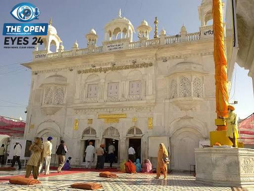 ਸ੍ਰੀ ਅਕਾਲ ਤਖਤ ਸਾਹਿਬ ਅਤੇ ਸ਼੍ਰੋਮਣੀ ਗੁਰਦੁਆਰਾ ਪ੍ਰਬੰਧਕ ਕਮੇਟੀ ਦੇ ਆਗੂ ਮਹਾਰਾਸ਼ਟਰ ਸਰਕਾਰ ਦੇ ਫ਼ੈਸਲੇ ਖ਼ਿਲਾਫ਼ ਰੋਸ ਪ੍ਰਗਟ ਕਰਦੇ ਹੋਏ ਅਤੇ ਸਿੱਖ ਪੰਥ ਦੀਆਂ ਪ੍ਰਮੁੱਖ ਸ਼ਖਸੀਅਤਾਂ ਦੀ ਇੱਕ ਸੰਕੇਤਕ ਤਸਵੀਰ।