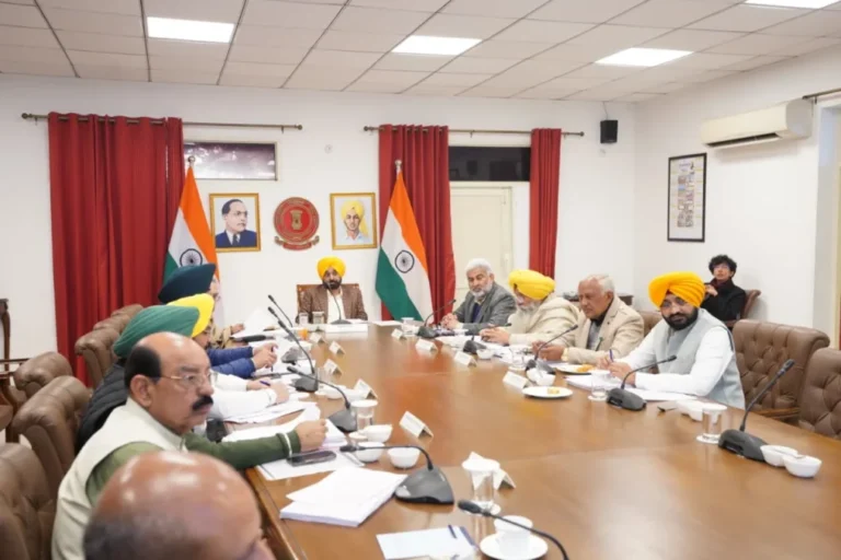 ਕੈਬਨਿਟ ਮੀਟਿੰਗ ਤੋਂ ਬਾਅਦ ਪੱਤਰਕਾਰਾਂ ਨੂੰ ਸੰਬੋਧਨ ਕਰਦੇ ਹੋਏ ਵਿੱਤ ਮੰਤਰੀ ਹਰਪਾਲ ਸਿੰਘ ਚੀਮਾ।