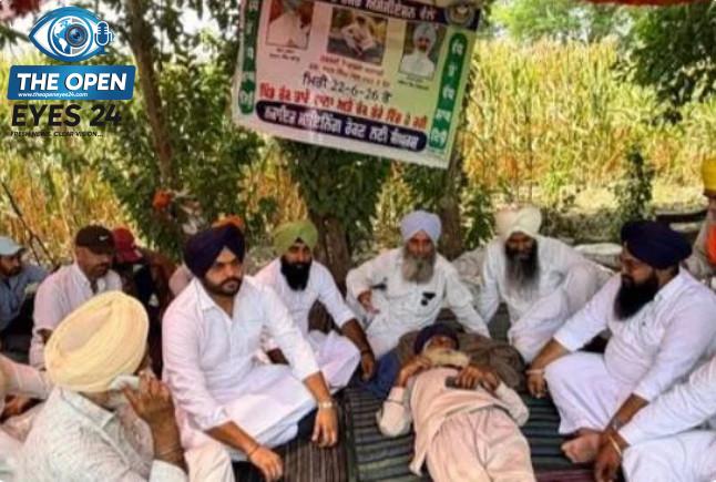 ਪਿੰਡ ਨਾਨਕ ਨਗਰ ਚੱਕ ਭੌਰਾ ਵਿਖੇ ਨਾਜਾਇਜ਼ ਮਾਈਨਿੰਗ ਵਿਰੁੱਧ ਮਰਨ ਵਰਤ 'ਤੇ ਬੈਠੇ ਕਿਸਾਨ ਭਜਨ ਸਿੰਘ ਨਾਲ ਇੱਕਜੁੱਟਤਾ ਪ੍ਰਗਟ ਕਰਦੇ ਹੋਏ ਅਕਾਲੀ ਆਗੂ ਅਤੇ ਵੱਡੀ ਗਿਣਤੀ ਵਿੱਚ ਇਕੱਠੇ ਹੋਏ ਪਿੰਡ ਵਾਸੀ।