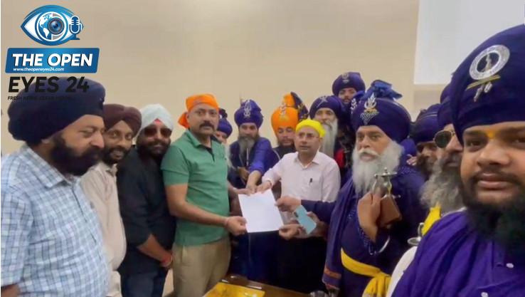 ਗੁਰਦੁਆਰਾ ਪਾਉਂਟਾ ਸਾਹਿਬ ਵਿਖੇ ਉੱਤਰਾਖੰਡ ਪ੍ਰਸ਼ਾਸਨ ਦੇ ਅਧਿਕਾਰੀਆਂ ਨਾਲ ਮੰਗਾਂ ਬਾਰੇ ਗੱਲਬਾਤ ਕਰਦੇ ਹੋਏ ਨਿਹੰਗ ਸਿੰਘਾਂ ਦੇ ਆਗੂ।