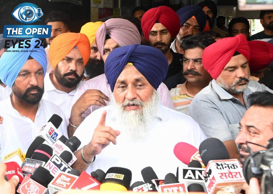  ਬਰਨਾਲਾ ਹਸਪਤਾਲ ਵਿੱਚ ਪੁਲਿਸ ਲਾਠੀਚਾਰਜ ਦੌਰਾਨ ਜ਼ਖਮੀ ਹੋਏ ਸਫ਼ਾਈ ਕਰਮਚਾਰੀਆਂ ਦਾ ਹਾਲ-ਚਾਲ ਪੁੱਛਦੇ ਅਤੇ ਧਰਨੇ ਵਿੱਚ ਸ਼ਾਮਲ ਹੋ ਕੇ ਆਮ ਆਦਮੀ ਪਾਰਟੀ ਸਰਕਾਰ ਵਿਰੁੱਧ ਗਰਜਦੇ ਸ਼੍ਰੋਮਣੀ ਅਕਾਲੀ ਦਲ ਦੇ ਆਗੂ।