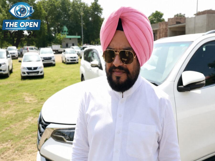 ਸਾਬਕਾ ਮੁੱਖ ਮੰਤਰੀ ਚਰਨਜੀਤ ਸਿੰਘ ਚੰਨੀ ਦੇ ਗ੍ਰਹਿ ਵਿਖੇ ਪੱਤਰਕਾਰਾਂ ਨਾਲ ਗੱਲਬਾਤ ਕਰਦੇ ਹੋਏ ਕਾਂਗਰਸੀ ਆਗੂ ਤਰਸੇਮ ਸਿੰਘ ਡੀ.ਸੀ. ਅਤੇ ਹੋਰ ਸਮਰਥਕ।