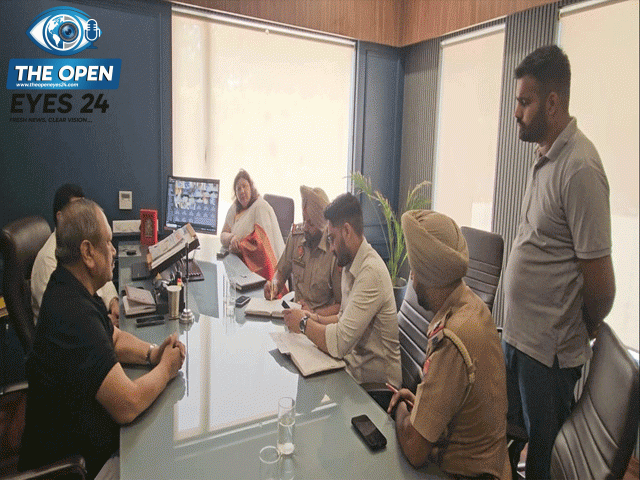 ਜਗਰਾਉਂ ਦੇ ਅਖਾੜਾ ਰੋਡ ਸਥਿਤ ਸਕੂਲ ਦੀ ਇਮਾਰਤ ਜਿੱਥੇ ਨਿਸ਼ਾਨੇਬਾਜ਼ੀ ਦੀ ਸਿਖਲਾਈ ਦੌਰਾਨ ਵਿਦਿਆਰਥੀ ਨੂੰ ਗੋਲੀ ਲੱਗਣ ਦੀ ਮੰਦਭਾਗੀ ਘਟਨਾ ਵਾਪਰੀ ਅਤੇ ਮੌਕੇ 'ਤੇ ਪਹੁੰਚ ਕੇ ਜਾਂਚ ਕਰਦੀ ਹੋਈ ਪੁਲਿਸ ਪਾਰਟੀ।