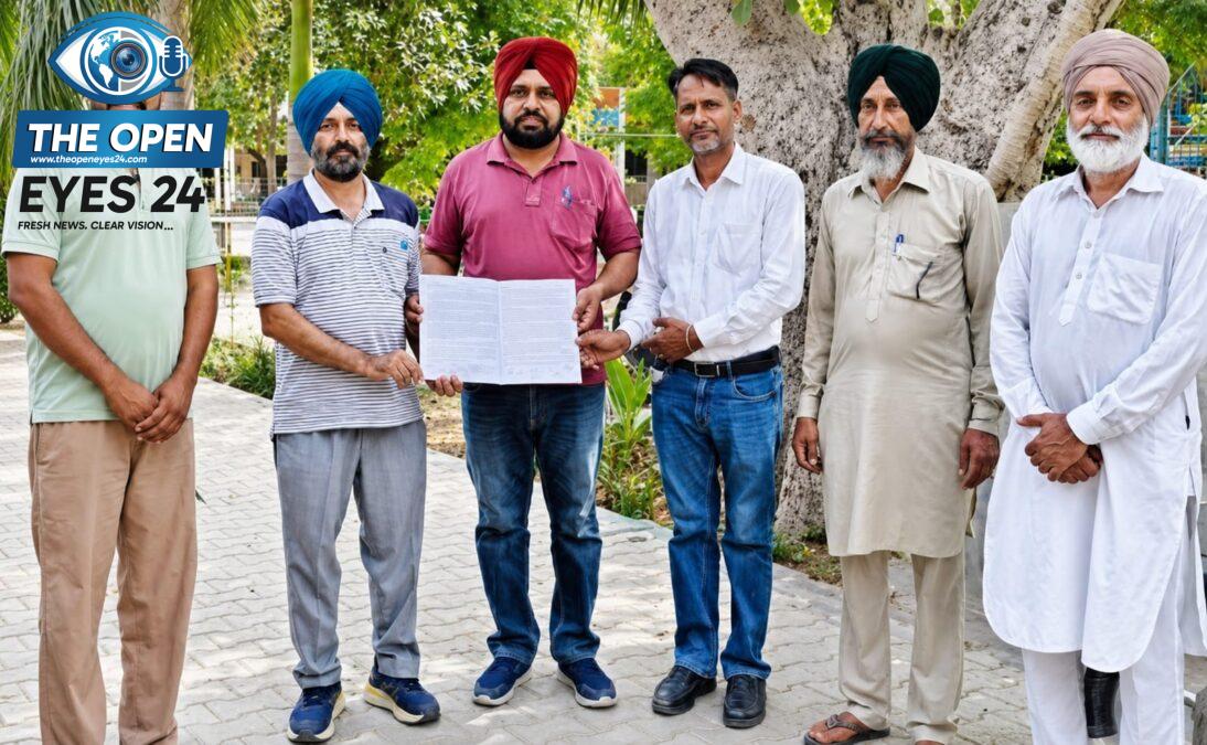 ਸਰਕਾਰੀ ਪ੍ਰਾਇਮਰੀ ਸਕੂਲ ਵਜੀਦਕੇ ਕਲਾਂ ਵਿਖੇ ਵਜ਼ੀਫ਼ਾ, ਨਕਦ ਇਨਾਮ, ਸਨਮਾਨ ਚਿੰਨ੍ਹ ਅਤੇ ਸਰਟੀਫਿਕੇਟ ਪ੍ਰਾਪਤ ਕਰਨ ਵਾਲੀਆਂ ਹੋਣਹਾਰ ਵਿਦਿਆਰਥਣਾਂ ਨੂੰ ਸਨਮਾਨਿਤ ਕਰਦੇ ਹੋਏ ਪਰਿਵਾਰਕ ਮੈਂਬਰ, ਸਕੂਲ ਅਧਿਆਪਕ ਅਤੇ ਇਲਾਕੇ ਦੇ ਪਤਵੰਤੇ ਸੱਜਣ।