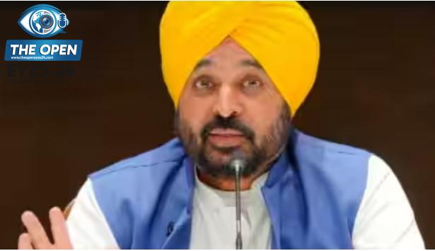 ਪੰਜਾਬ ਸਰਕਾਰ ਵੱਲੋਂ ਸ਼ੁਰੂ ਕੀਤੀ ਗਈ ਨਵੀਂ ਯੋਜਨਾ ਦਾ ਲਾਭ ਲੈਣ ਲਈ ਸੇਵਾ ਕੇਂਦਰ ਦੇ ਬਾਹਰ ਲਾਈਨਾਂ ਵਿੱਚ ਖੜ੍ਹ ਕੇ ਮੁਫ਼ਤ ਰਜਿਸਟ੍ਰੇਸ਼ਨ ਫਾਰਮ ਜਮ੍ਹਾਂ ਕਰਵਾਉਂਦੀਆਂ ਹੋਈਆਂ ਇਲਾਕੇ ਦੀਆਂ ਔਰਤਾਂ।