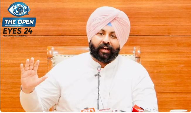 ਪ੍ਰੈੱਸ ਕਾਨਫ਼ਰੰਸ ਦੌਰਾਨ ਸਿੱਖਿਆ ਸੁਧਾਰਾਂ ਅਤੇ ਪ੍ਰੀਖਿਆ ਪ੍ਰਣਾਲੀ ਬਾਰੇ ਪੱਤਰਕਾਰਾਂ ਨਾਲ ਗੱਲਬਾਤ ਕਰਦੇ ਹੋਏ ਸਿੱਖਿਆ ਮੰਤਰੀ ਹਰਜੋਤ ਸਿੰਘ ਬੈਂਸ।