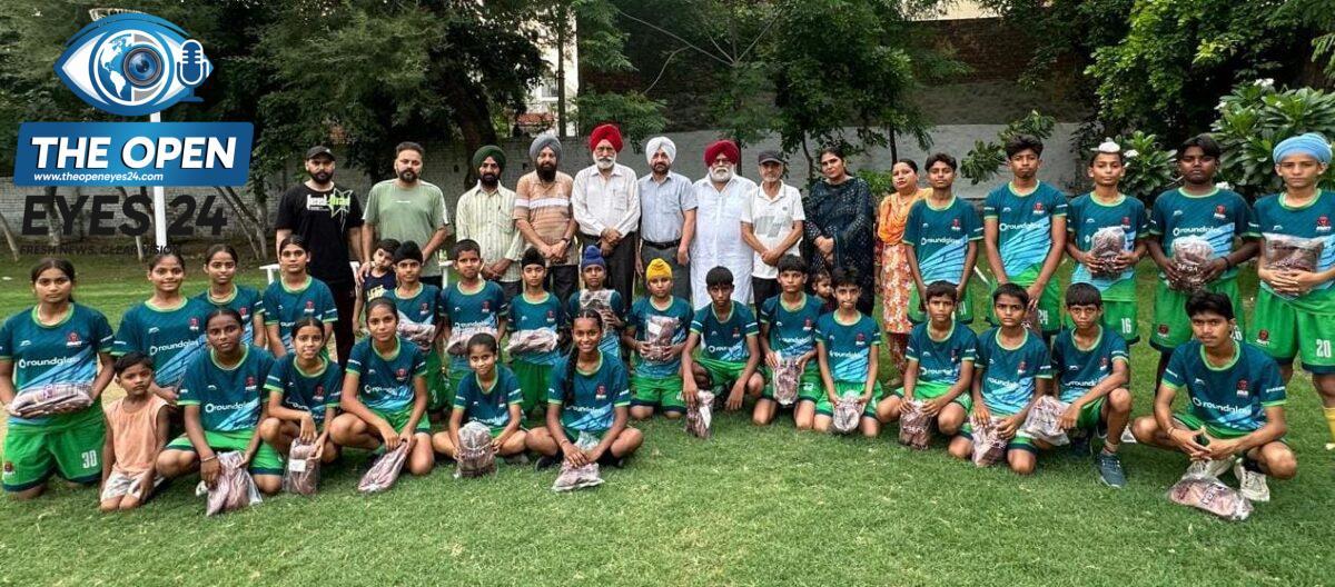ਰਣਯੋਧੇ ਫਾਊਂਡੇਸ਼ਨ ਦੇ ਪ੍ਰਧਾਨ ਕੈਪਟਨ ਗੁਰਜਿੰਦਰ ਸਿੰਘ ਸਿੱਧੂ ਸਹਿਯੋਗੀ ਡਾਕਟਰ ਜਸਵੀਰ ਸਿੰਘ ਪਦਮ ਕੋਚ ਪਿਆਰਾ ਲਾਲ ਅਤੇ ਹੋਰ ਮੈਂਬਰ