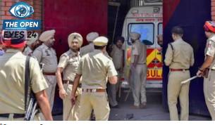 ਬਨੂੜ ਦੇ ਪਿੰਡ ਟੰਗੌਰੀ ਵਿੱਚ ਨਸ਼ਾ ਤਸਕਰਾਂ ਦੇ ਹਮਲੇ ਤੋਂ ਬਾਅਦ ਮੌਕੇ 'ਤੇ ਪਹੁੰਚ ਕੇ ਜਾਂਚ ਕਰਦੀ ਹੋਈ ਪੁਲਿਸ ਟੀਮ।