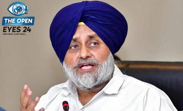 ਬਹਿਬਲ ਕਲਾਂ ਗੋਲੀਕਾਂਡ ਮਾਮਲੇ ਵਿੱਚ ਪੰਜਾਬ ਪੁਲਿਸ ਦੀ ਵਿਸ਼ੇਸ਼ ਜਾਂਚ ਟੀਮ ਵੱਲੋਂ ਸੰਮਨ ਜਾਰੀ ਕੀਤੇ ਜਾਣ ਤੋਂ ਬਾਅਦ ਸ਼੍ਰੋਮਣੀ ਅਕਾਲੀ ਦਲ ਦੇ ਮੁੱਖ ਦਫ਼ਤਰ ਵਿਖੇ ਸੀਨੀਅਰ ਆਗੂਆਂ ਨਾਲ ਅਗਲੀ ਰਣਨੀਤੀ ਸਬੰਧੀ ਮੀਟਿੰਗ ਕਰਦੇ ਹੋਏ ਪਾਰਟੀ ਪ੍ਰਧਾਨ ਸੁਖਬੀਰ ਸਿੰਘ ਬਾਦਲ।