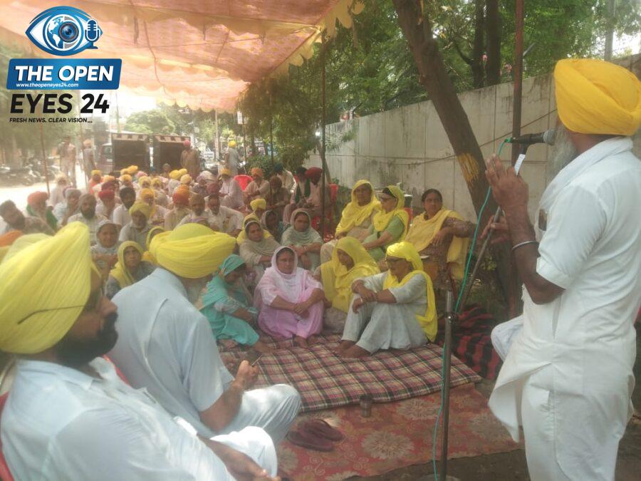 ਭਦੌੜ ਥਾਣੇ ਅੱਗੇ ਕਿਸਾਨ ਯੂਨੀਅਨ ਉਗਰਾਹਾਂ ਦਾ ਧਰਨਾ ਤੀਜੇ ਦਿਨ ਵੀ ਜਾਰੀ, ਝੂਠਾ ਮੁਕੱਦਮਾ ਰੱਦ ਕਰਨ ਦੀ ਮੰਗ