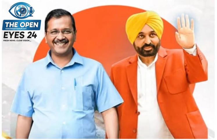 ਪਠਾਨਕੋਟ ਵਿਖੇ ਆਯੋਜਿਤ ਵਿਸ਼ਾਲ ਜਨਸਭਾ ਦੌਰਾਨ ਮੰਚ ਤੋਂ ਹੱਥ ਹਿਲਾ ਕੇ ਲੋਕਾਂ ਦਾ ਅਭਿਵੰਦਨ ਕਰਦੇ ਹੋਏ ਆਮ ਆਦਮੀ ਪਾਰਟੀ ਦੇ ਕੌਮੀ ਕਨਵੀਨਰ ਅਰਵਿੰਦ ਕੇਜਰੀਵਾਲ ਅਤੇ ਮੁੱਖ ਮੰਤਰੀ ਭਗਵੰਤ ਸਿੰਘ ਮਾਨ।