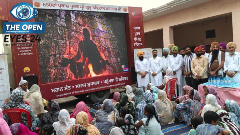 ਪਿੰਡ ਗਾਗੇਵਾਲ ਵਿਖੇ ਸ਼੍ਰੀ ਗੁਰੂ ਰਵਿਦਾਸ ਮਹਾਰਾਜ ਜੀ ਦੇ ਜੀਵਨ 'ਤੇ ਅਧਾਰਿਤ ਦਸਤਾਵੇਜ਼ੀ ਸ਼ੋਅ ਦੀ ਸ਼ੁਰੂਆਤ ਕਰਵਾਉਣ ਮੌਕੇ ਸੰਗਤ ਨੂੰ ਸੰਬੋਧਨ ਕਰਦੇ ਹੋਏ ਵਿਧਾਇਕ ਕੁਲਵੰਤ ਸਿੰਘ ਪੰਡੋਰੀ ਅਤੇ ਨਾਲ ਹਾਜ਼ਰ ਇਲਾਕਾ ਵਾਸੀ।