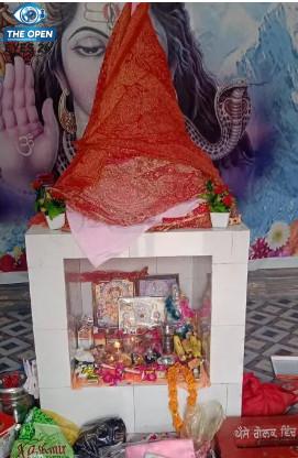 ਪਿੰਡ ਵੀਲਾ ਬੱਜੂ ਵਿਖੇ ਆਯੋਜਿਤ ਕੀਤੀ ਜਾ ਰਹੀ ਅਵਸਥੀ ਜਠੇਰਿਆਂ ਦੀ ਵਾਰਸ਼ਿਕ ਮੇਲ ਸਬੰਧੀ ਜਾਣਕਾਰੀ ਦਿੰਦੇ ਹੋਏ ਮੁੱਖ ਪ੍ਰਬੰਧਕ ਅਸ਼ਵਨੀ ਅਵਸਥੀ ਅਤੇ ਸਮੂਹ ਪਰਿਵਾਰਕ ਮੈਂਬਰ।
