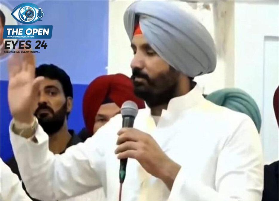  ਬਰਨਾਲਾ ਵਿਖੇ ਆਯੋਜਿਤ ਸਮਾਗਮ ਦੌਰਾਨ ਇੱਕੋ ਮੰਚ ’ਤੇ ਮੌਜੂਦ ਪੰਜਾਬ ਪ੍ਰਦੇਸ਼ ਕਾਂਗਰਸ ਪ੍ਰਧਾਨ ਅਮਰਿੰਦਰ ਸਿੰਘ ਰਾਜਾ ਵੜਿੰਗ, ਪੰਜਾਬ ਇੰਚਾਰਜ ਭੂਪੇਸ਼ ਬਘੇਲ ਅਤੇ ਵਿਧਾਇਕ ਕੁਲਦੀਪ ਸਿੰਘ ਕਾਲਾ ਢਿੱਲੋਂ।