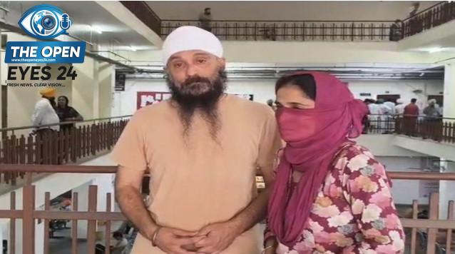 'ਸਮੱਸਿਆ ਹੱਲ ਕਰੋ ਜਾਂ ਫਿਰ ਆਤਮਹੱਤਿਆ ਦੀ ਆਗਿਆ ਦਿਓ', ਕਰਜ਼ੇ ਦੇ ਬੋਝ ਤੋਂ ਪ੍ਰੇਸ਼ਾਨ ਵਿਅਕਤੀ ਪਰਿਵਾਰ ਸਮੇਤ ਪਹੁੰਚਿਆ ਡਿਪਟੀ ਕਮਿਸ਼ਨਰ ਦਫ਼ਤਰ