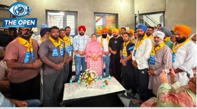 ਪੰਜਾਬ ਕਾਂਗਰਸ ਨੂੰ ਲੱਗਾ ਵੱਡਾ ਝਟਕਾ: ਸੀਨੀਅਰ ਆਗੂ ਹਰਦੀਪ ਸਿੰਘ ਫੌਜੀ ਆਪਣੇ ਸਾਥੀਆਂ ਸਮੇਤ ਆਮ ਆਦਮੀ ਪਾਰਟੀ 'ਚ ਸ਼ਾਮਲ, ਵਿਧਾਇਕਾ ਨਰਿੰਦਰ ਕੌਰ ਭਰਾਜ ਨੇ ਕੀਤਾ ਨਿੱਘਾ ਸਵਾਗਤ