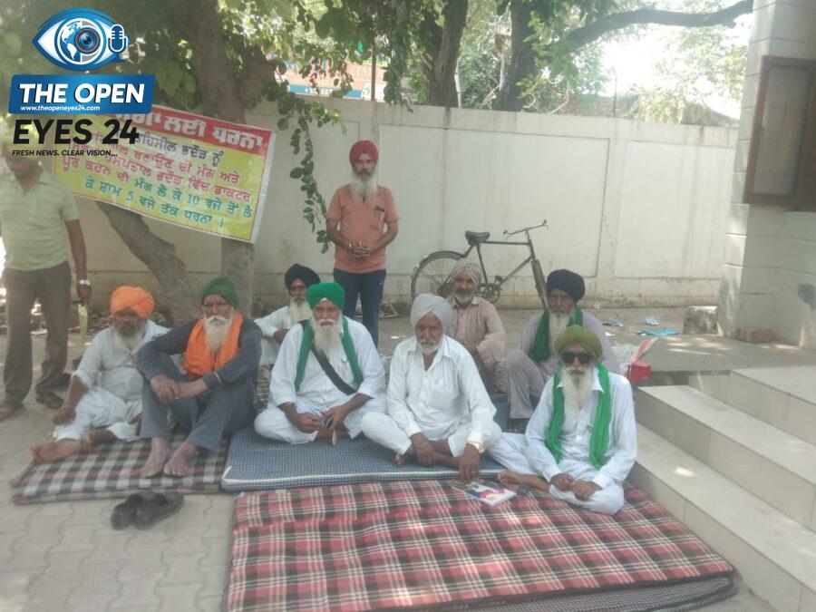 ਭਦੌੜ ਨੂੰ ਸਬ-ਡਿਵੀਜ਼ਨ ਦਾ ਦਰਜਾ ਦਿਵਾਉਣ ਅਤੇ ਹਸਪਤਾਲ 'ਚ ਡਾਕਟਰਾਂ ਦੀ ਤੈਨਾਤੀ ਲਈ ਪੱਕਾ ਧਰਨਾ ਤੀਜੇ ਦਿਨ ਵੀ ਜਾਰੀ