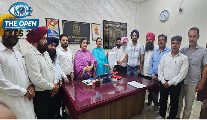 ਅਧਿਆਪਕਾਂ ਵੱਲੋਂ 27 ਅਗਸਤ ਨੂੰ ਸਮੂਹਿਕ ਛੁੱਟੀ 'ਤੇ ਜਾਣ ਦਾ ਐਲਾਨ, ਸੂਚਨਾ ਪੱਤਰ ਜ਼ਿਲ੍ਹਾ ਸਿੱਖਿਆ ਅਫਸਰਾਂ ਨੂੰ ਸੌਂਪਿਆ